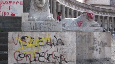 Naples monuments covered in graffiti