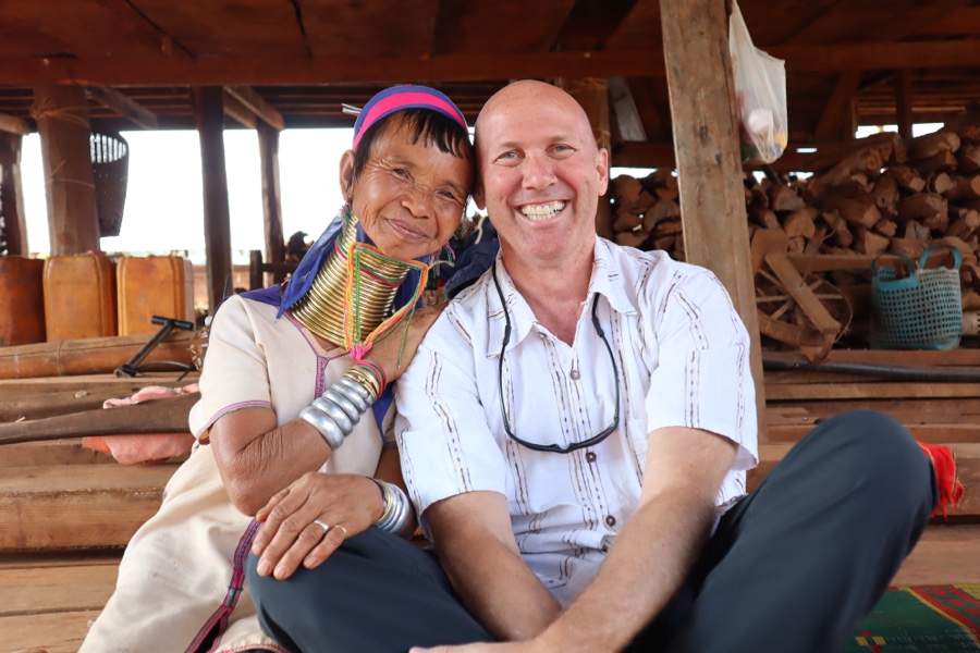 Padaung woman poses with Dale